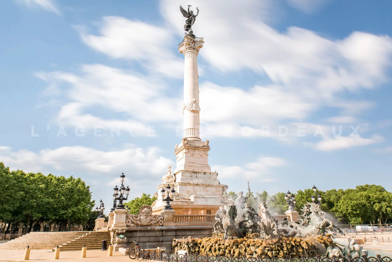 Athena Prestige-bordeaux-tours-touristique-La Place des Quinconces